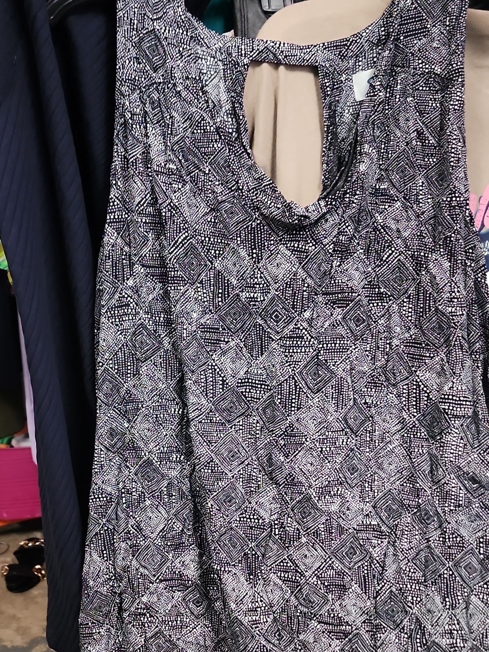 Old Navy Black and White Dot Pattern Tank - Picture 6 of 7